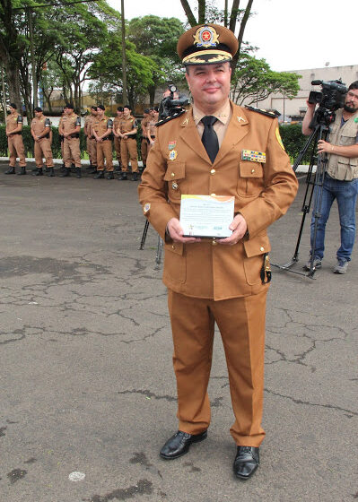  A Polícia Militar do Paraná presta sua última continência ao Cel. RR Padilha