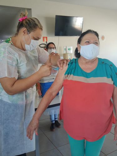  120 idosos acima dos 65 anos foram vacinados no domingo, em Rio Bom