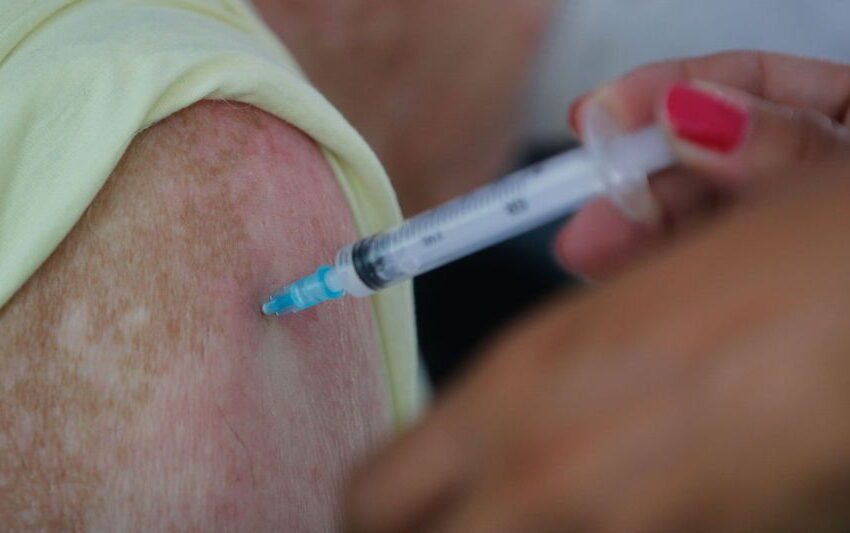  40% dos municípios paranaenses já denunciaram casos de fura-fila na vacinação