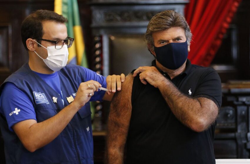  Presidente do STF toma primeira dose de vacina contra covid-19 no Rio