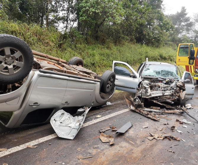 Ortigueira: Acidente entre dois carros deixa cinco feridos