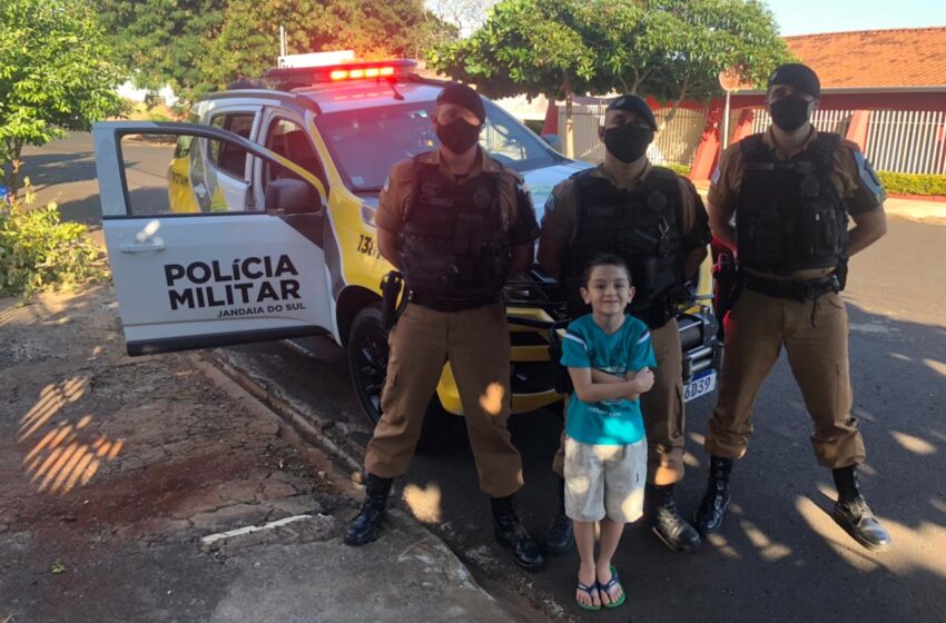  Criança que sonha em ser policial ganha surpresa de PMs no dia do aniversário em Jandaia do Sul