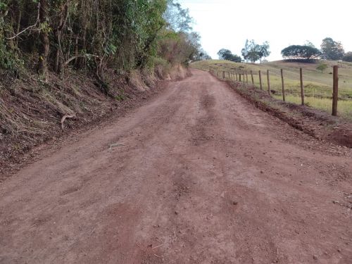  Prefeitura de Rio Bom intensifica cascalhamento de estradas rurais