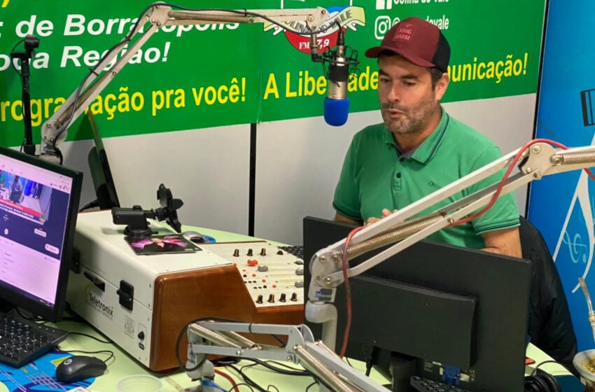  Com grande número de participações, Paulinho Portela estreou com sucesso seu novo programa na Colina do Vale FM