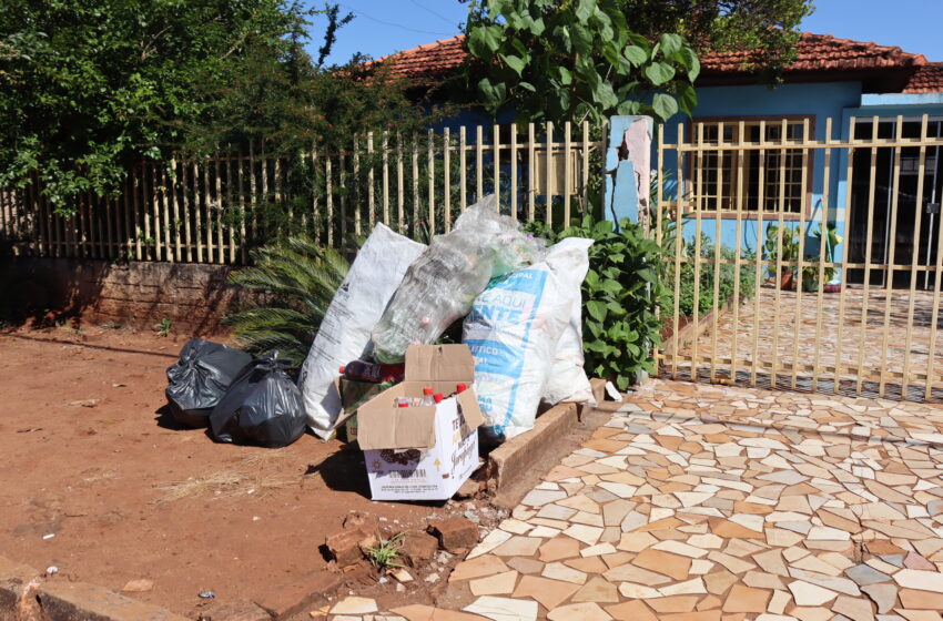  Prefeitura de Ivaiporã alerta que resíduos recicláveis devem ser postos na frente da residência apenas no dia da coleta