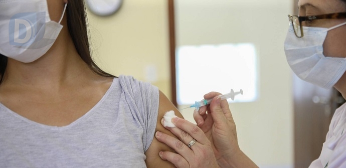  Arapongas continua vacinando 18 anos completos e quem está na vez para a segunda dose