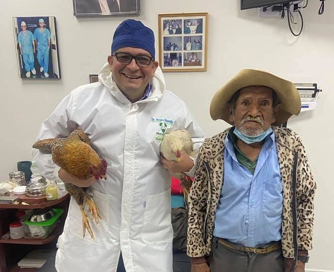  Idoso oferece galinhas como forma de pagamento por cirurgia