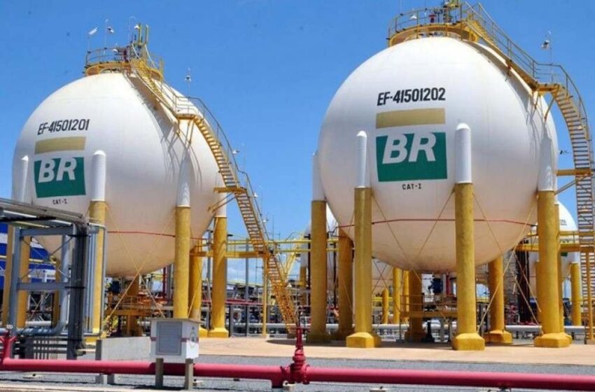  Petrobras anuncia reajuste na gasolina a partir de hoje