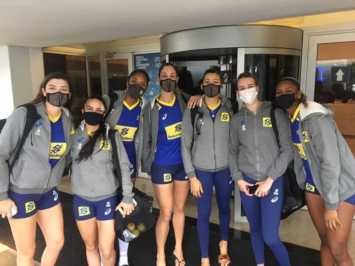  Seleção brasileira de vôlei embarca para Colômbia