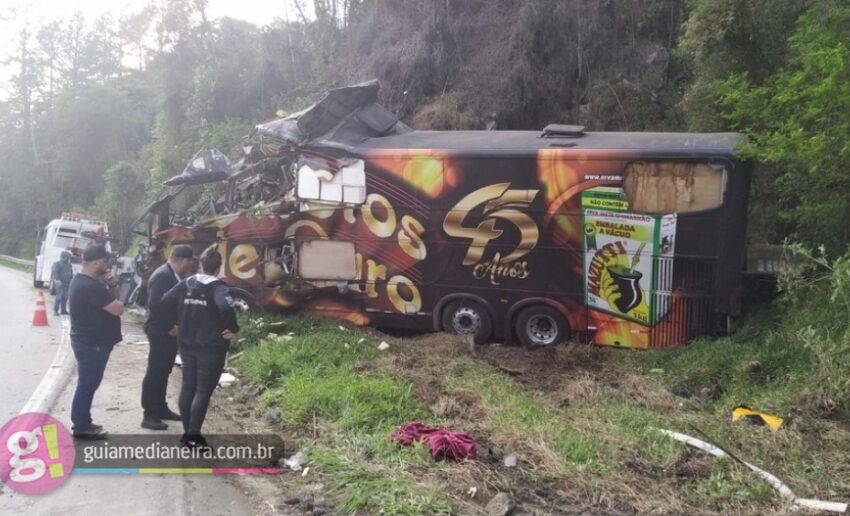  Vocalista da banda Garotos de Ouro morre em acidente com ônibus em Santa Catarina