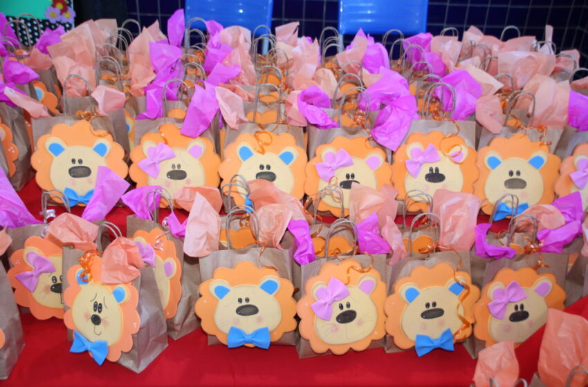  Dia das Crianças é comemorado com distribuição de doces na rede municipal de Apucarana