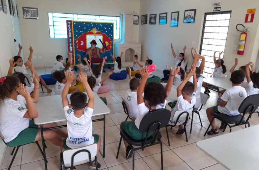  Departamento Municipal de Cultura de Ivaiporã comemora Dia Nacional do Livro contando histórias para crianças do Renascer