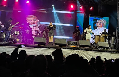  Maiara e Maraisa fazem show em Apucarana e presta homenagem à Marília Mendonça