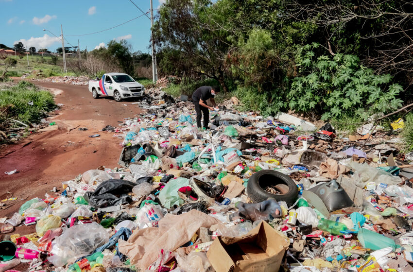  Apucarana vai punir responsáveis por “lixão coletivo” na Vila Reis