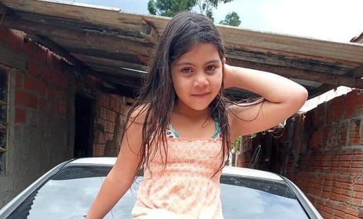  Menina de 7 anos morre após torcer o joelho na escola