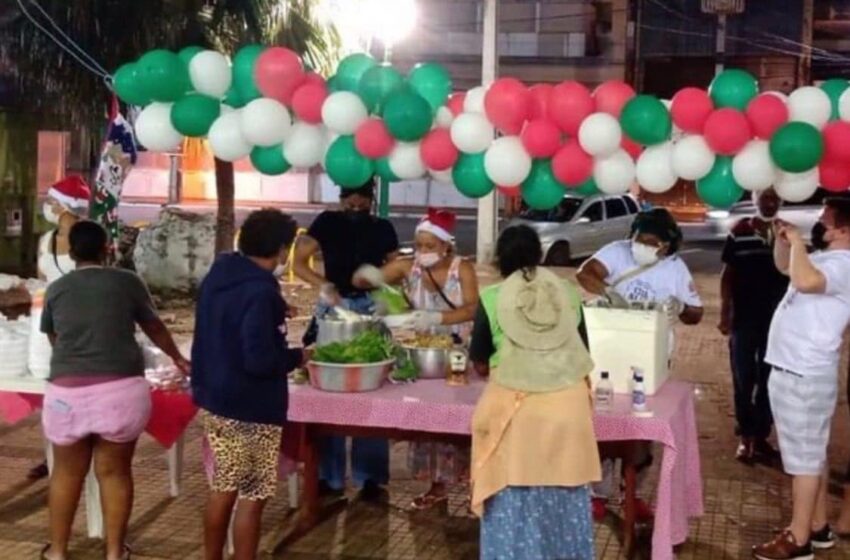  Em Maringá, prefeitura ofereceu a Ceia de Natal para a população em situação de rua