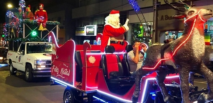 Papai Noel fará desfile na Avenida Arapongas nos dias 15, 17, 21 e 23 de dezembro