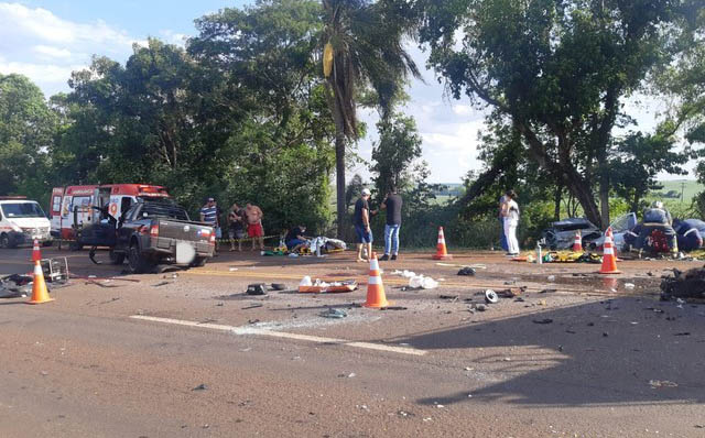 REGIÃO – Mulher morre e quatro pessoas ficam feridas em batida na BR-369