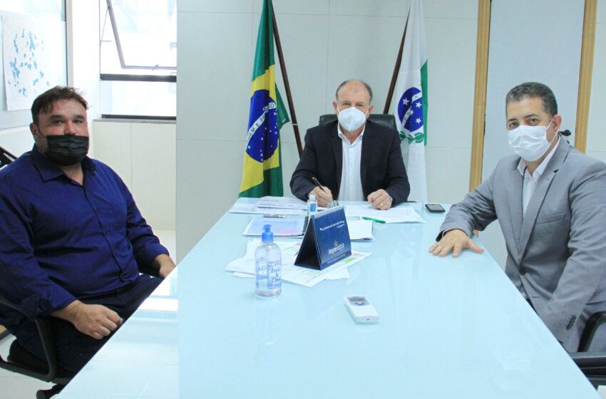  ARIRANHA DO IVAÍ – Deputado anuncia homologação de licitação para aquisição de dois caminhões