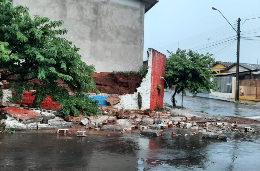  Em Apucarana, estragos da chuva mobilizam equipes da prefeitura
