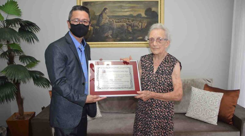  Pioneira Erna Barbist recebe título de Cidadã Honorária em Jardim Alegre