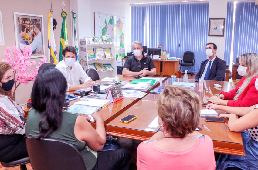  Em Apucarana prefeito Junior da Femac garante novo piso nacional aos profissionais do magistério