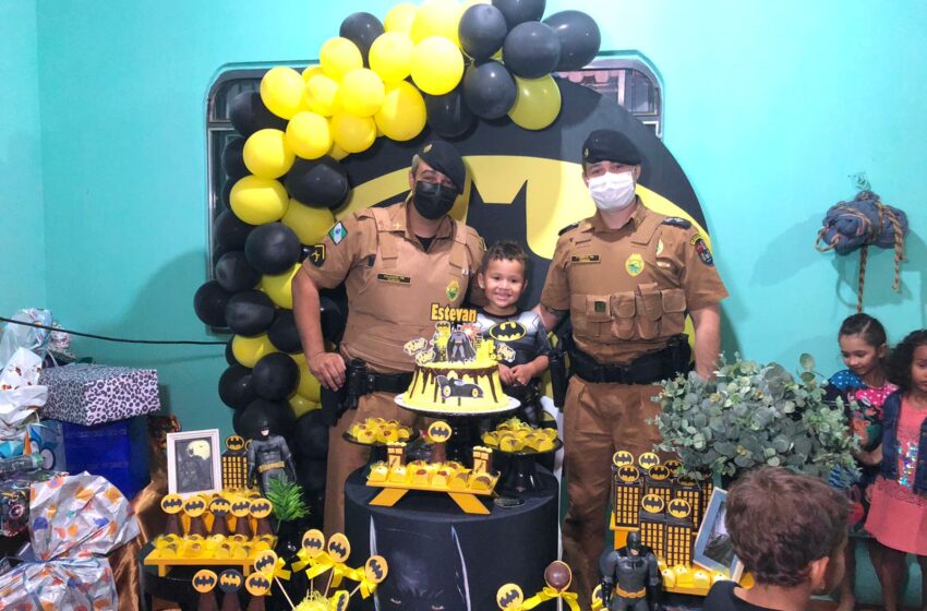  Em Apucarana, menino fã da PM recebe policiais na sua festa de aniversário