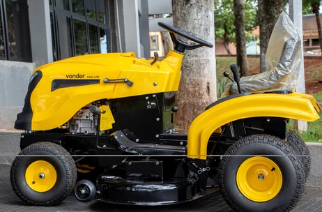  JARDIM ALEGRE – Prefeitura adquire moderno trator cortador de grama