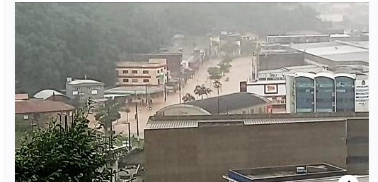  Vídeos impressionantes de tragédia de deslizamento de terra em Franco da Rocha no estado São Paulo