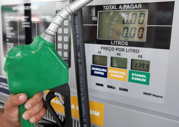  Petrobras anuncia redução de R$ 0,18 na gasolina para distribuidoras