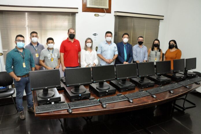  Jandaia do Sul recebe 41 computadores dos Correios do Paraná