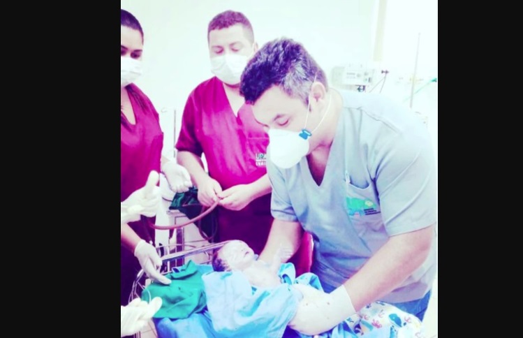  ANJOS DE PLANTÃO – Médico da UPA de Ivaiporã, realiza parto de bebê prematura de 32 semanas
