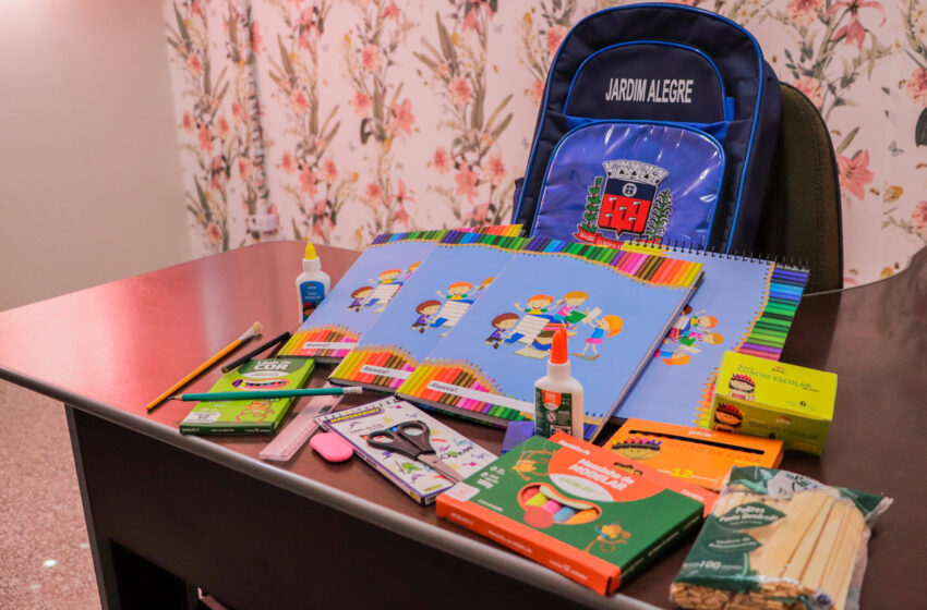  Jardim Alegre entrega Kits escolares para a rede publica de ensino