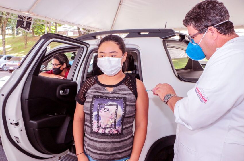 Vacinação em Apucarana é mantida de domingo a domingo para população a partir de 5 anos