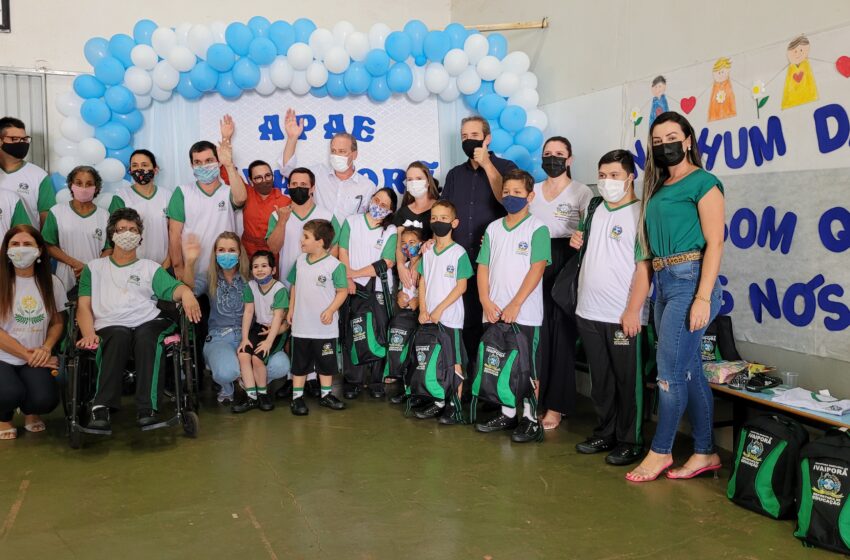  260 alunos da Apae recebem uniformes escolares da Prefeitura de Ivaiporã