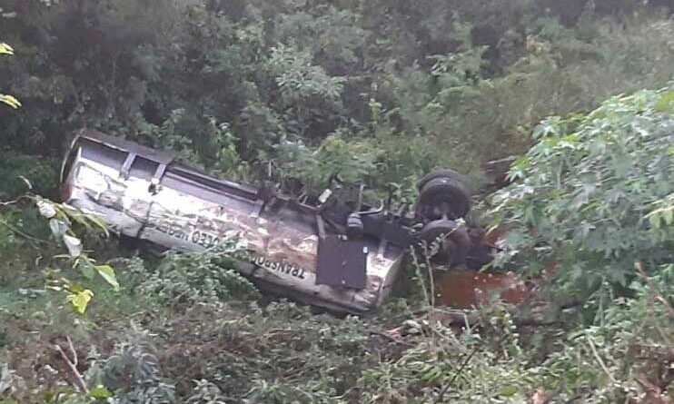  Motorista de bitrem morre em acidente na BR-376, em Imbaú