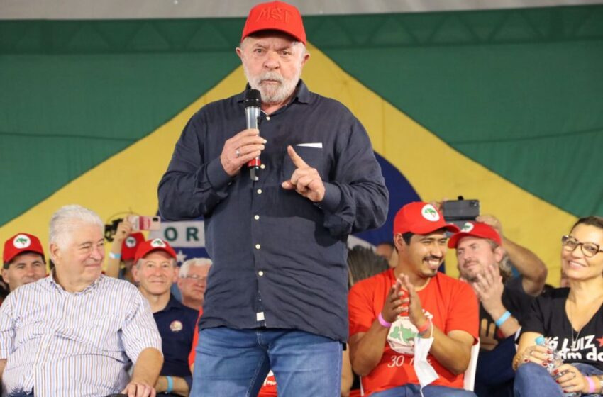  Lula encontra apoiadores e visita assentamento Eli Vive em Londrina