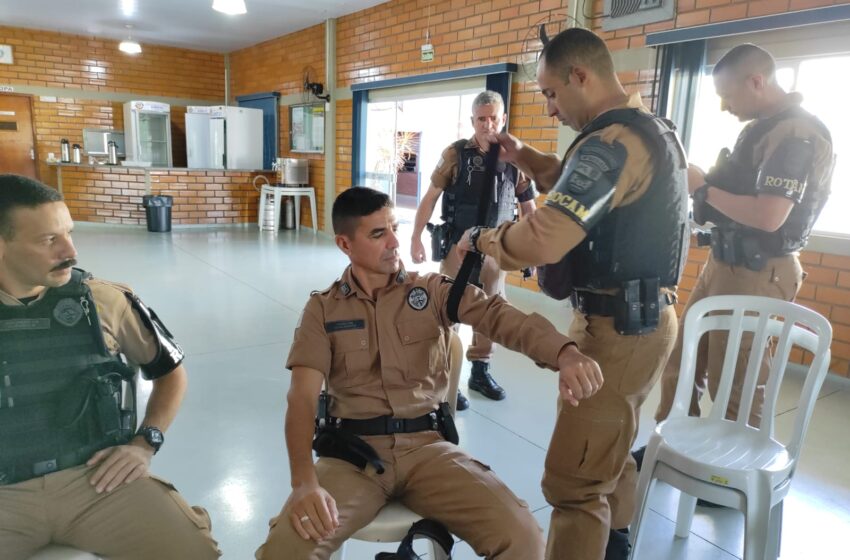  EFETIVO DO 10º BPM REALIZA INSTRUÇÃO SOBRE ATENDIMENTO PRÉ-HOSPITALAR EM COMBATE (APHC)