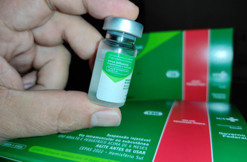  Primeiro lote com 413 mil vacinas contra a gripe chega ao Paraná