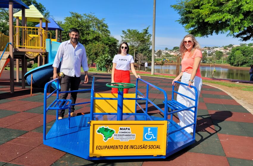  Prefeitura de Ivaiporã adquire 2 carrosséis e 2 balanços para cadeirante