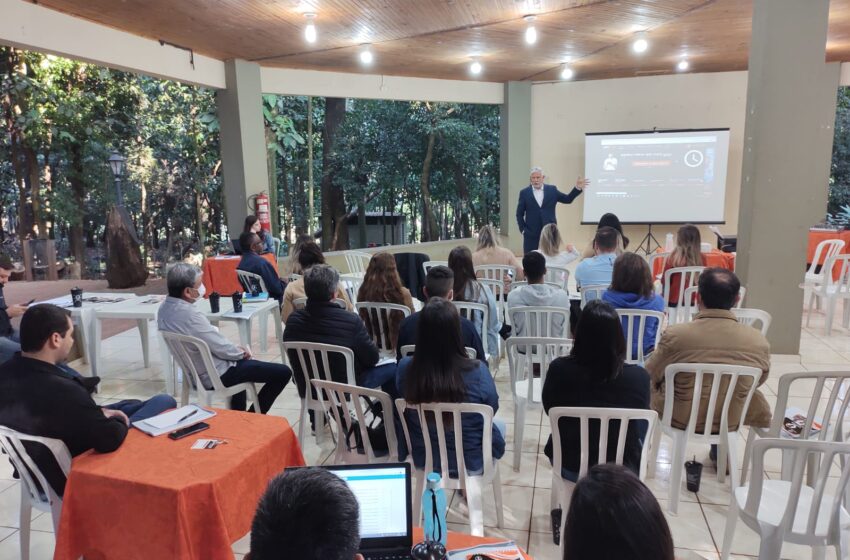  Servidores da prefeitura de São Pedro do Ivaí participam de curso sobre a nova lei de licitações