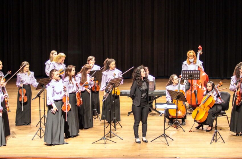  Orquestra “Ladies Ensemble” lota Cine Teatro Fênix em Apucarana