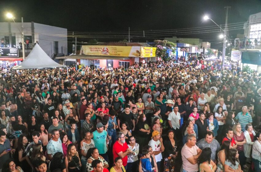  Show de aniversário de 58 anos de Jardim Alegre atrai multidão