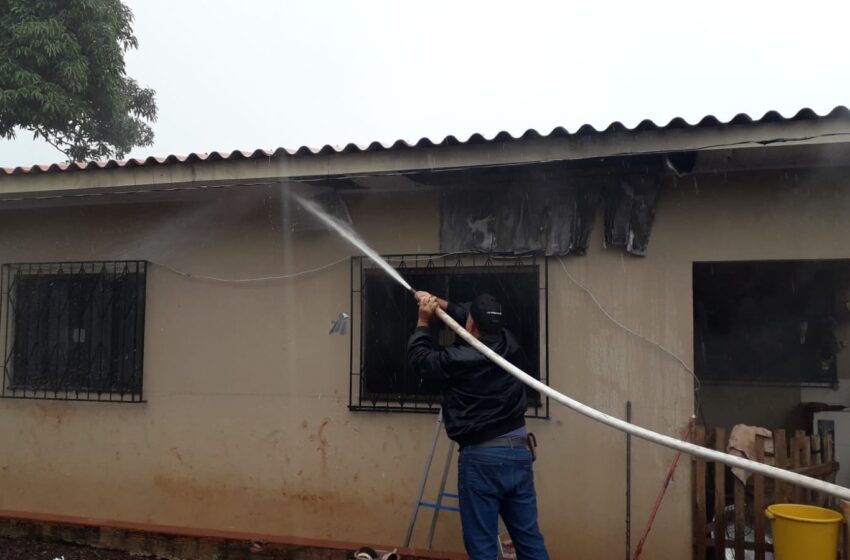  Princípio de incêndio em residência é registrado em Borrazópolis