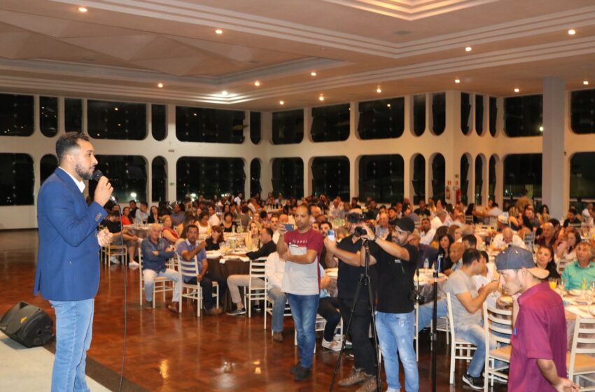  Soldado Adriano José é aclamado em evento para centenas de pessoas em Maringá
