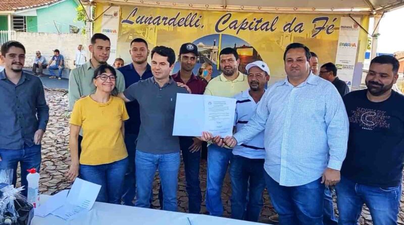  Reinaldo Grola assina ordem de serviço para pavimentação em ruas de Lunardelli