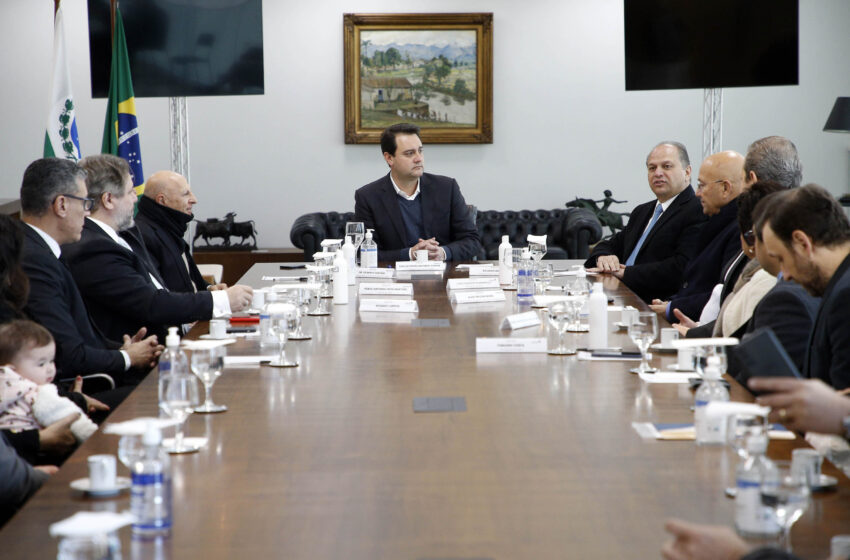  Governador recebe novos reitores da Universidade Estadual do Norte do Paraná