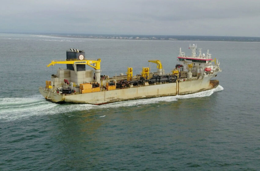  Orla de Matinhos: navio de 166 metros que fará a dragagem de areia já está no Paraná