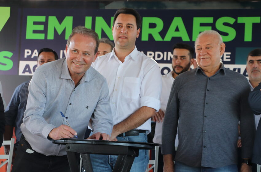  Governador Ratinho Júnior e o prefeito Carlos Gil assinam licitação para duplicar acesso secundário de Ivaiporã