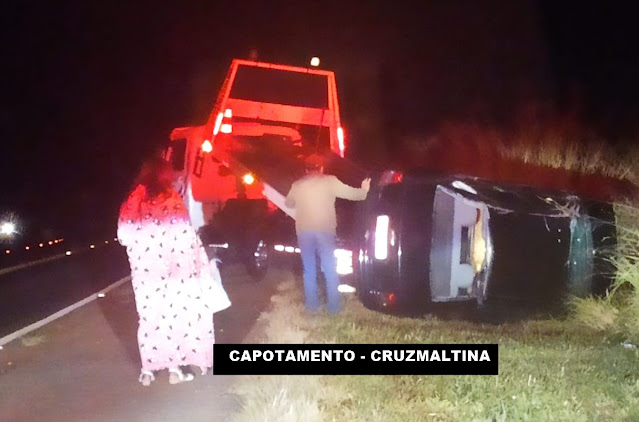  Carro perde o controle e capota na rodovia PR-272 em Cruzmaltina